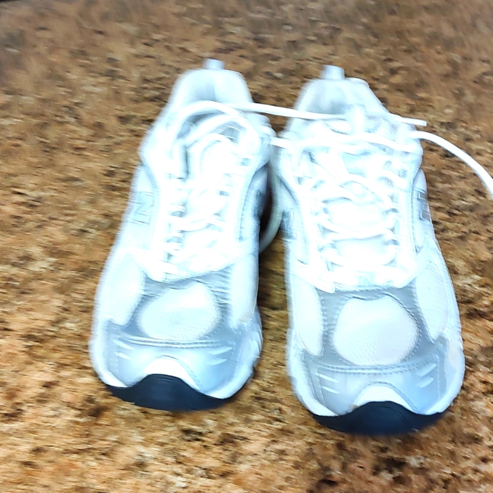 New Balance women's size 9 white and gray great shape